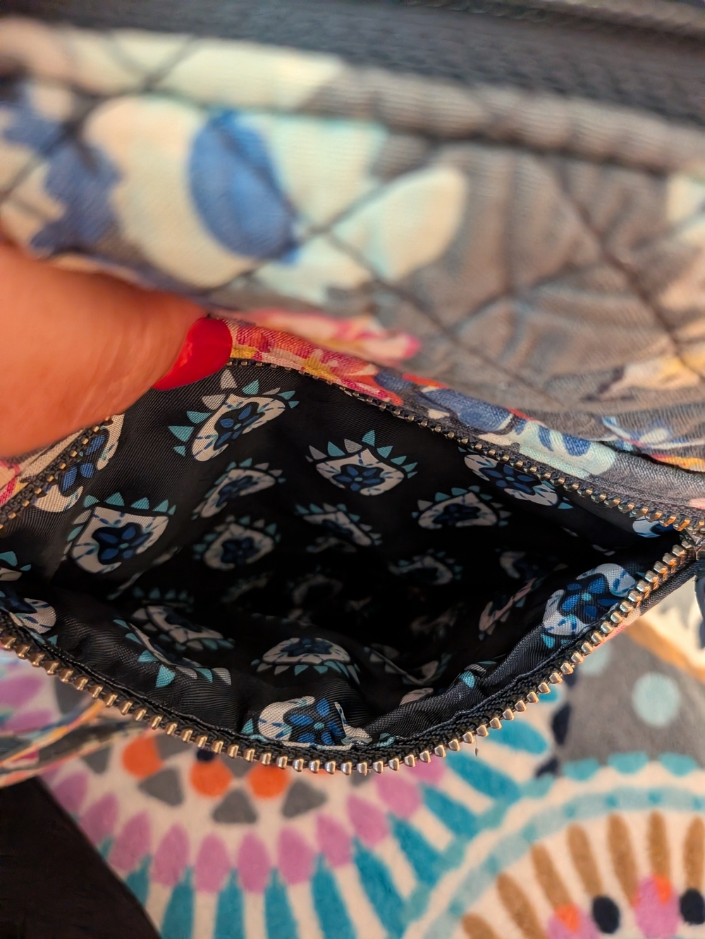 Vera Bradley Retired Jazzy Blooms Quilted Hipster Bag - Picture 9 of 10